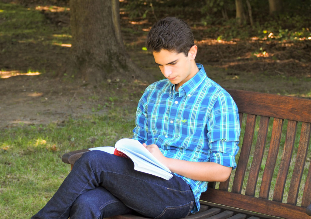 A Fresh Perspective: Profiles of Two Freshmen | Thomas More College